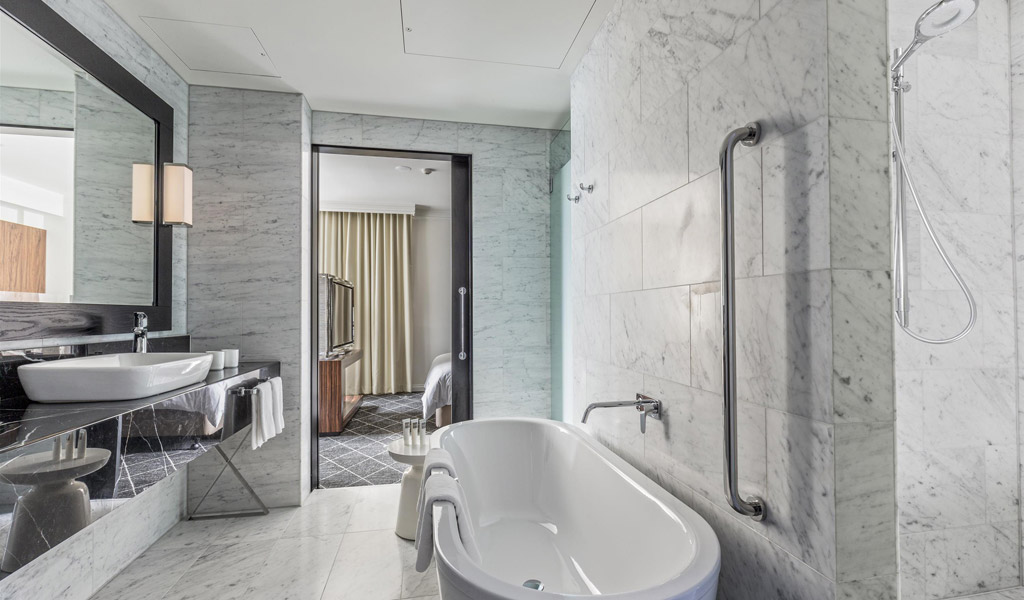 Signature Skyline Suite at Swissotel Sydney